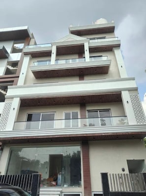 Unclassified image, 2 of 14, button - Fabhotel Drive Inn (Greater Noida)