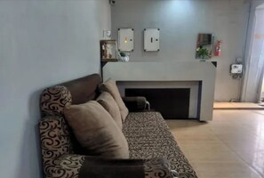 Coin salon dans le hall