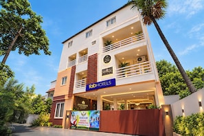Unclassified image, 3 of 35, button - Fabhotel Ad Holidays (Tirupporur)