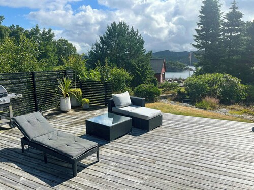 Cottage with terraces on three sides, idyllic isle