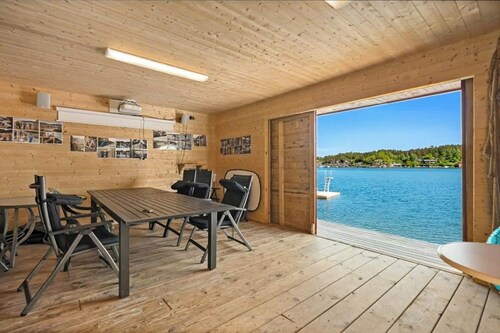 Cottage with terraces on three sides, idyllic isle