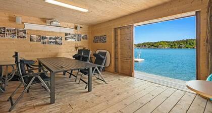 Cottage with terraces on three sides, idyllic isle