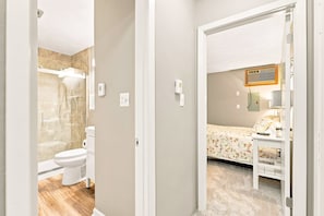 Condo, 1 phòng ngủ | Phòng tắm