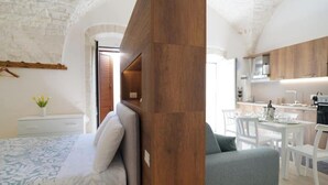 1 bedroom, iron/ironing board, WiFi (free), bed sheets - Stay in the Village: Standard Suite (Ceglie Messapica)