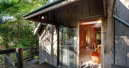 Amazing Mountain Cabin with a Barbecue near Cedar Creek, Queensland