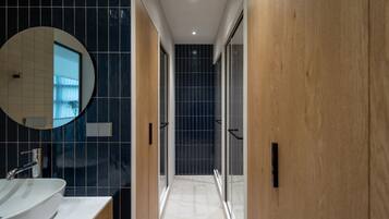 Family Room, 2 Queen Beds | Bathroom