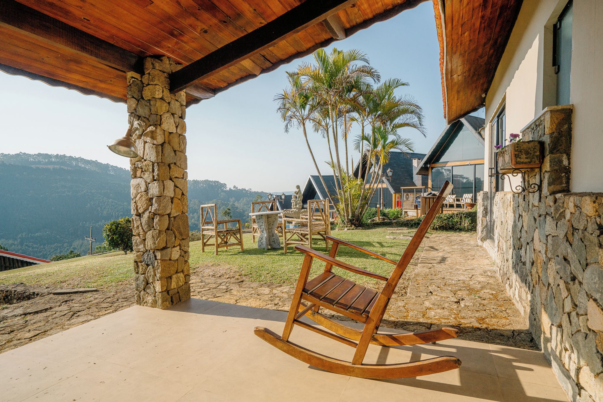 Casa família, varanda coberta, vista para a montanha | Opções para refeição ao ar livre