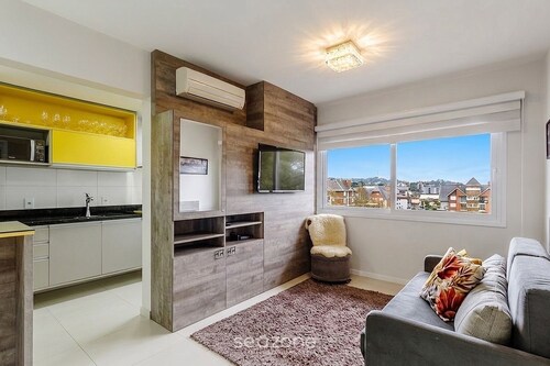 Apt. w/ Priv. BBQ & City View Crl0053