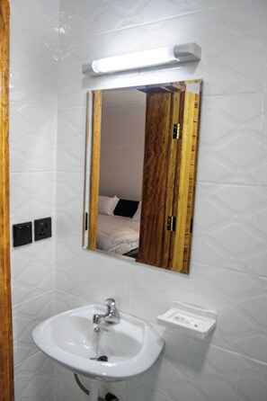 Double Room, Balcony, City View - Mutoni Teddy (Kigali)