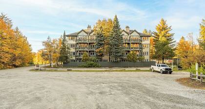 Smugglers Notch | Ski Escape | Pools & Slopes | 3BR • Sleeps 10