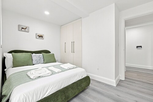 Modern 1 Bed Ilford Lane London Access