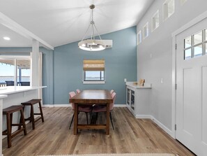 Dining - Stylish Lake House with Hot Tub, Fireplace & Boat Ramp in Runaway Bay, Texas (Runaway Bay)