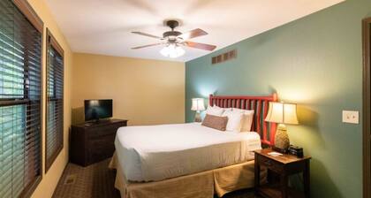 Wisconsin Dells | Pool & Waterpark Access | Timber/Townhome Stay