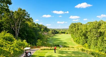 Wisconsin Dells | Fairway Weekend | Pools + Golf | 2BR