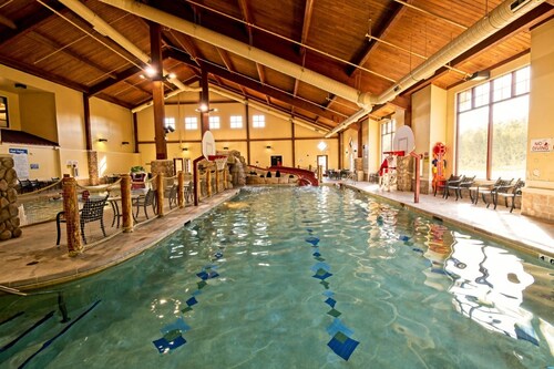 Wisconsin Dells | Outdoor Players' Trip | Pools + Golf | 2BR