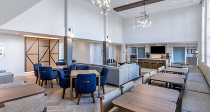Accessible 2BR Suite | Free Daily Breakfast + Pool