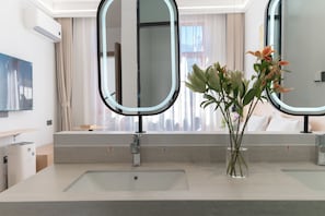 Ảnh chưa phân loại, 2 trong số 245 ảnh, nút