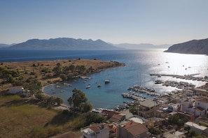 A coastal town with a marina, boats, and mountainous backdrop. - Casa Smaragdi Aegina (Perdika)