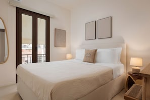 Apartamento luxo, vista para a cidade | Cofres nos quartos, cortinas blackout, quartos à prova de som