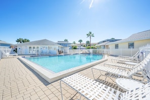 A swimming pool with lounge chairs and a brick patio. - 4BR Beach Cottage Pool Walk to Beach (St. Augustine)