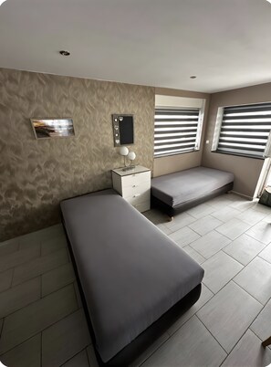 Room - Apartment “Pool Oasis” with Pool, Terrace, and Wi-Fi (Colbitz)