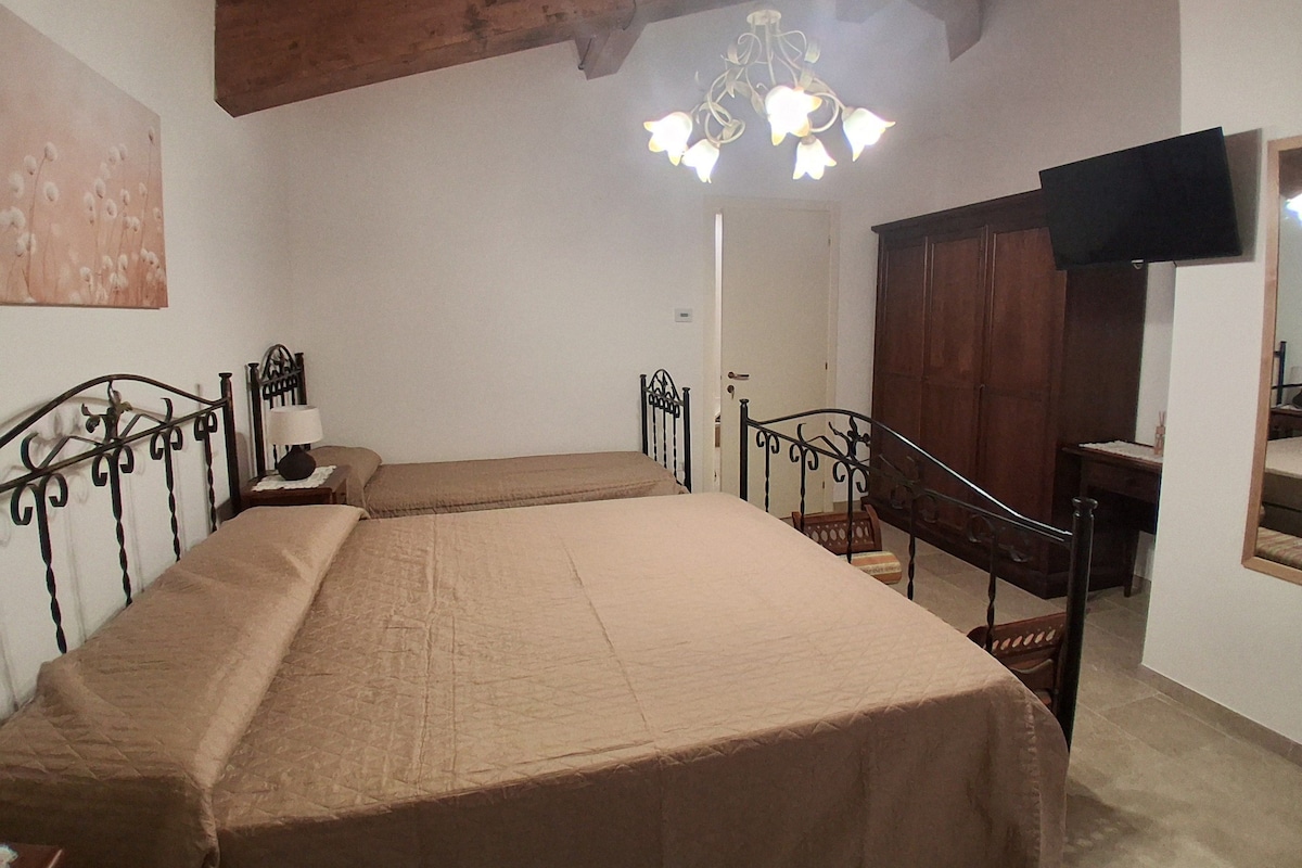 Kamar Triple Comfort, patio, pemandangan gunung | Wi-Fi gratis