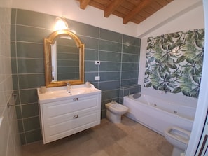 Kamar Double Deluks, pemandangan gunung | Kamar mandi