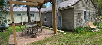 Peaceful Cabin Retreat on Lake Ann. 4-bedrooms perfect for relaxing getaway.
