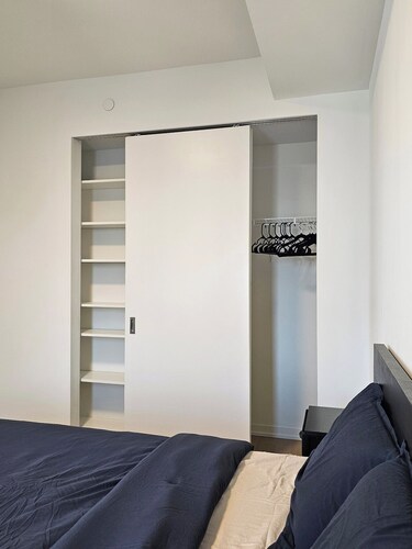 Cozy 1BR Condo with Free Underground Parking