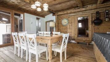 Loft, 2 Bedrooms | Dining room