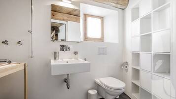 Loft, 2 Bedrooms | Bathroom