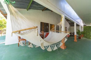 Living area - www.elcocobolofoodanrest.com (Canas Dulces)