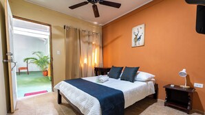Basic Double Room, 1 Double Bed | WiFi (free), bed sheets - www.elcocobolofoodanrest.com (Canas Dulces)