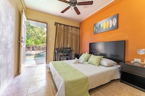 WiFi (free), bed sheets - www.elcocobolofoodanrest.com (Canas Dulces)