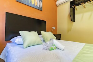 Room - www.elcocobolofoodanrest.com (Canas Dulces)