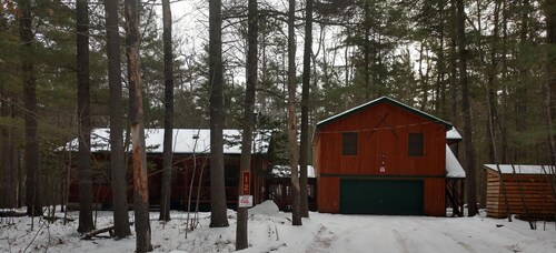 "Inn The Pines" 2-bedroom apartment in charming Jay, NY