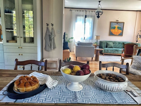 Interior - YELLOW HOUSE Tranquil 5-bedroom chalet in peaceful Bolu getaway (Bolu)