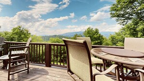Outdoor dining - Sugardaddy's Cabin With Views And Fireplace (Sugar Mountain)