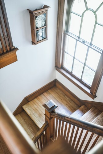 250 year old  recently renovated Fabulous 4-bedroom house  in charming New Paltz