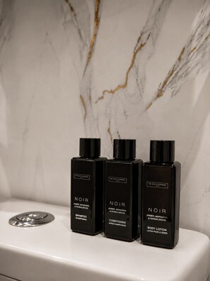 Bathroom amenities - Cheshire Luxury Apartment The Nest (Nantwich)