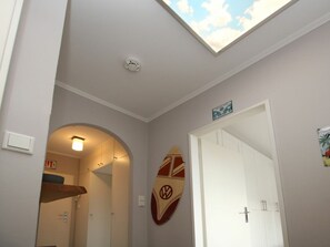 A bathroom with a skylight, a towel rack, and a door with a towel hanging. - E2 "nordmeer" at Feldstr. 18 (Wyk auf Foehr)
