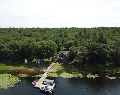 Spacious 6-bedroom waterfront retreat