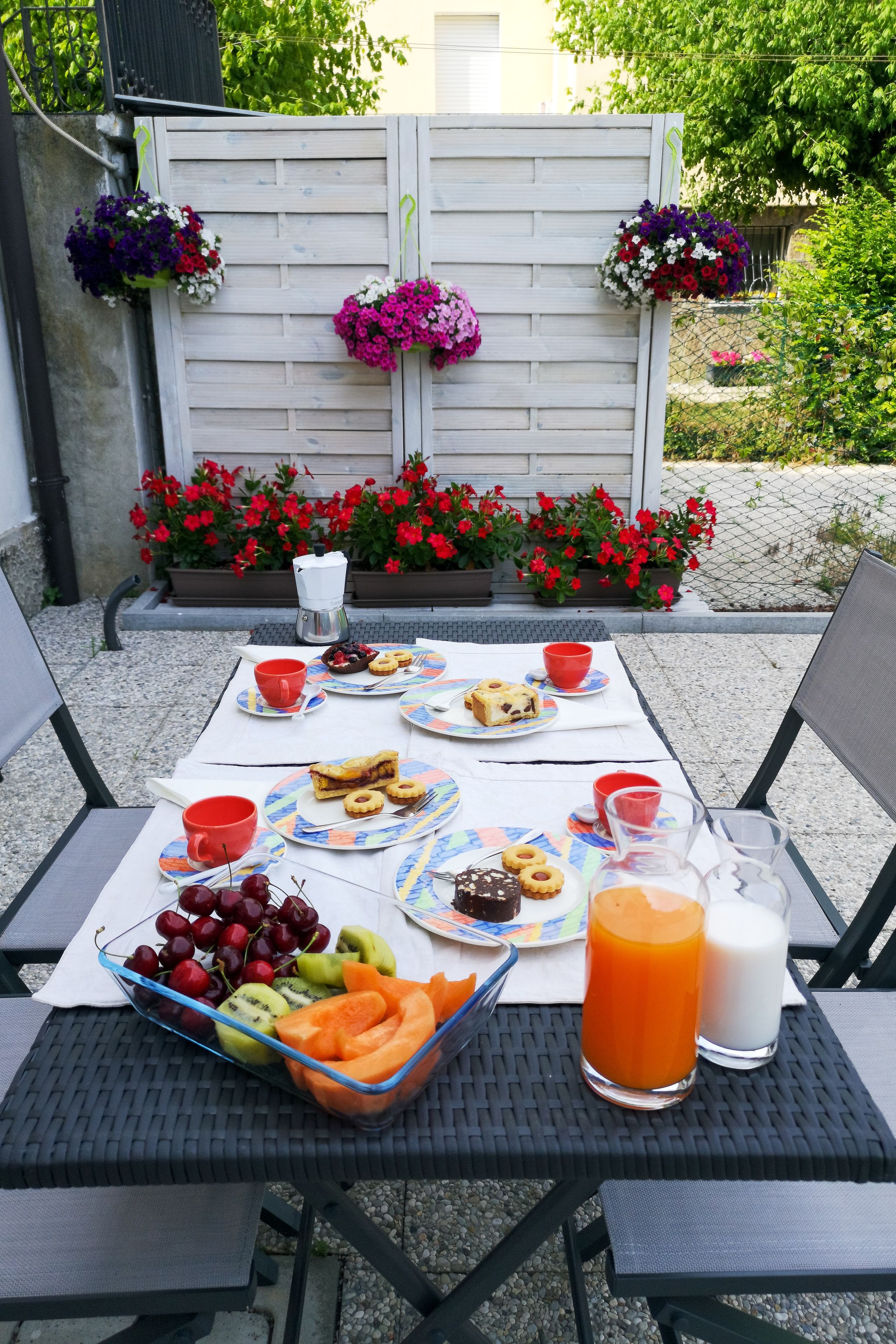 Outdoor dining