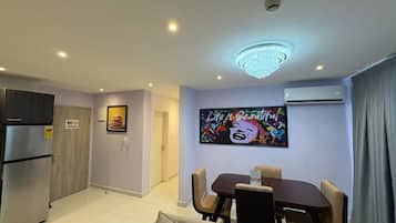 Departamento clásico, balcón, vista al jardín | Restaurantes