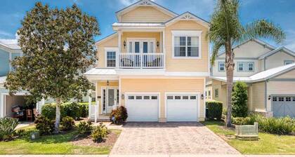 Beaming Home With Private Pool at Reunion