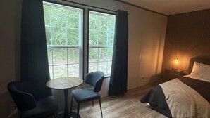Unclassified image, 2 of 15, button - Onyx Suite • King Size Bed • Private Entrance (Dunnellon)