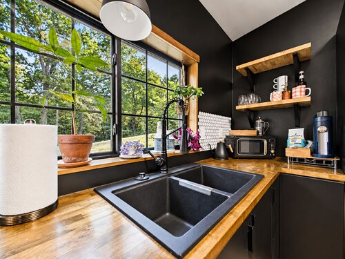 THE BLACK FERN woodland Retreat Near Whiteman AFB