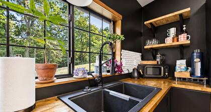 THE BLACK FERN woodland Retreat Near Whiteman AFB
