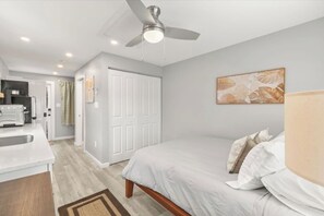 Room - Spacious Home + Private Studio | Close to Beach (Kenneth City)