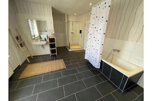 Unclassified image, 3 of 3, button - Vrbo Property (Eberswalde)
